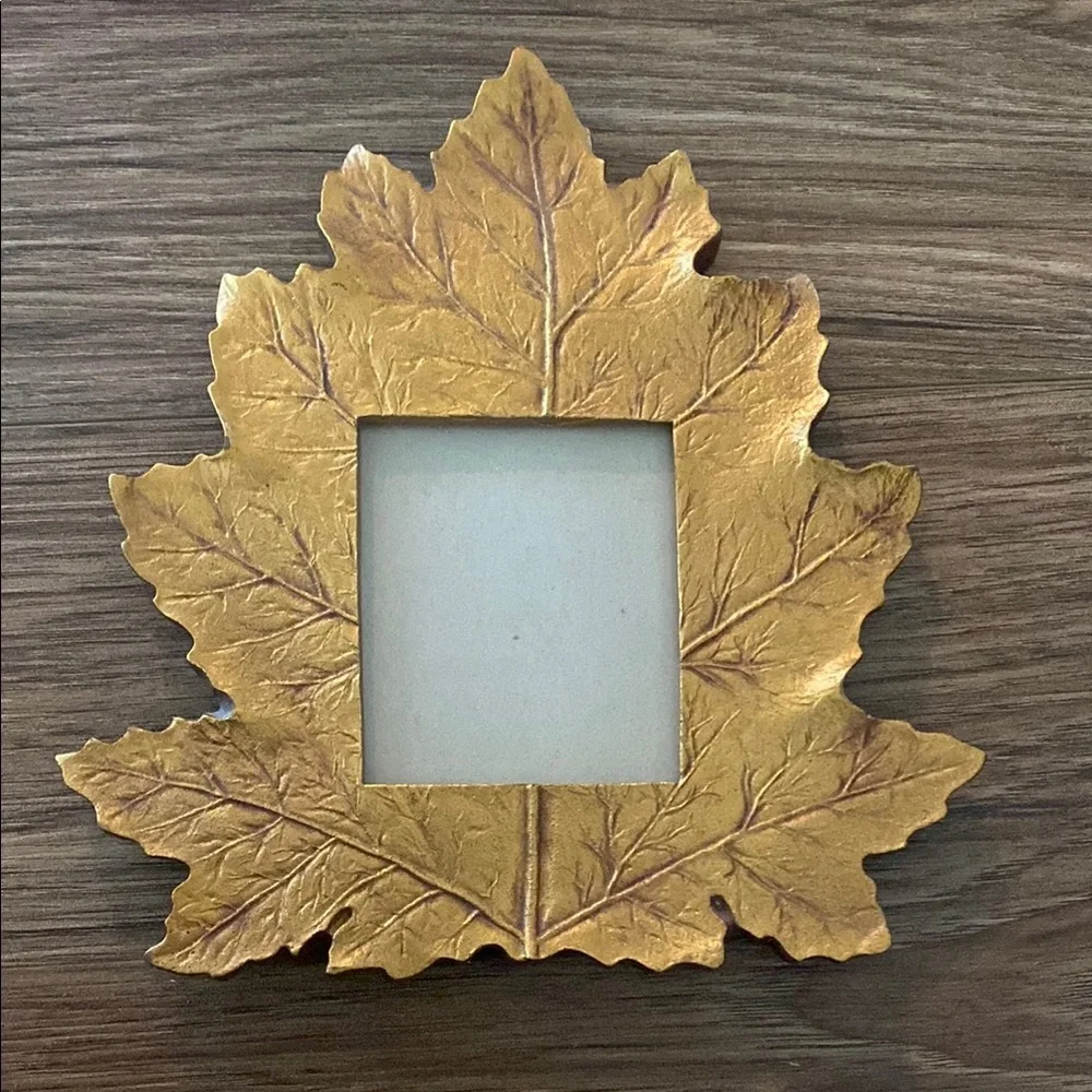 Small Photo Frame In the Shape Of A Leaf, Gold leaf, Frame With Glass. Autumn